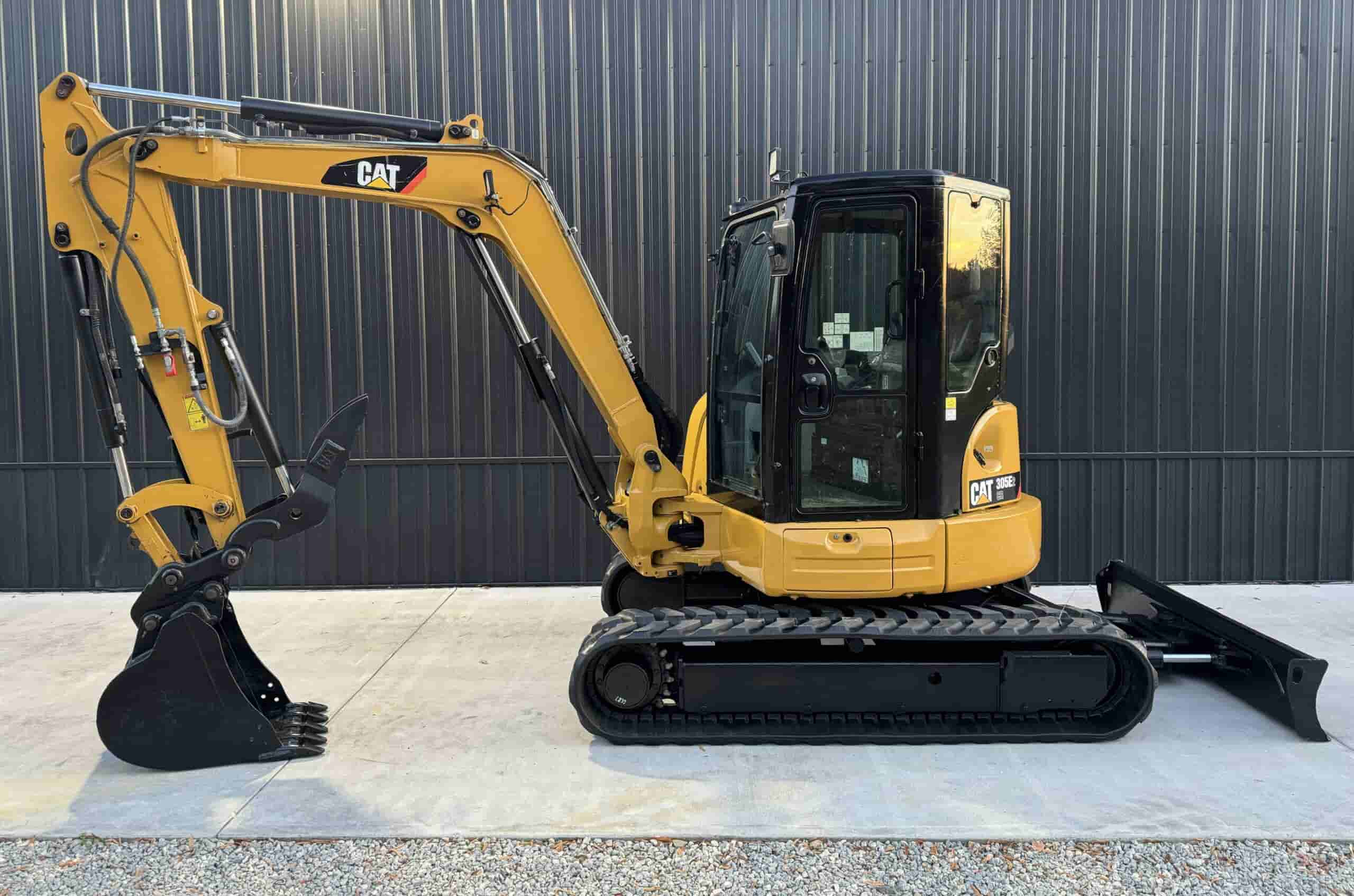 2017 CAT 305E2 CLEAN
